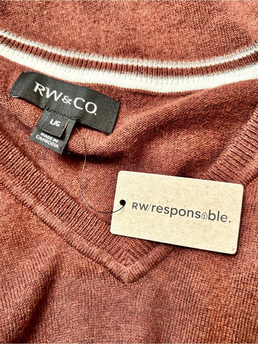 NWT RW&CO Rust Men’s V‑Neck Knit Sweater with Elbow Patches. Size Large. NEW ❤️ - Picture 6 of 12